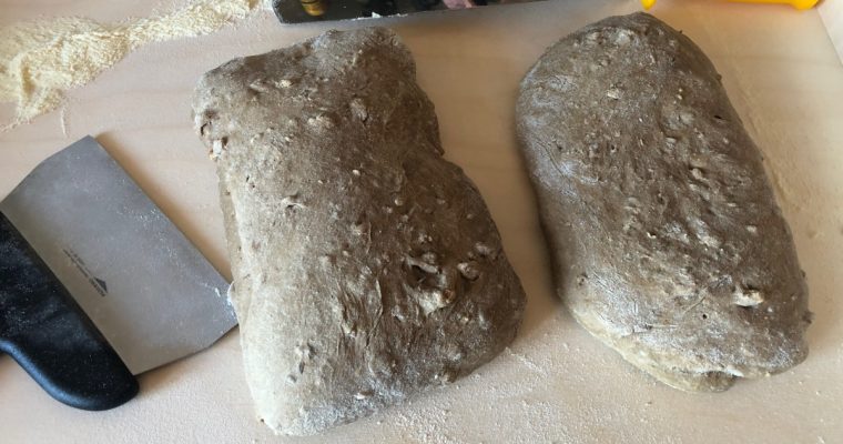 Il piacere del pane (delle focacce) fatte in casa. Quando facevamo il pane con macchina.