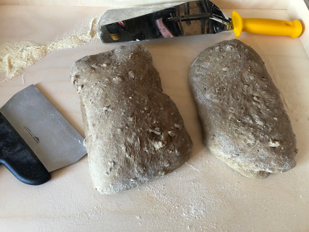 Il piacere del pane (delle focacce) fatte in casa. Quando facevamo il pane con macchina.