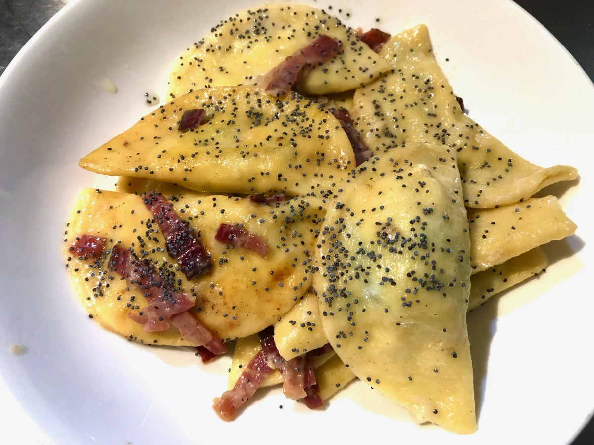 I ravioli con le patate e l’erba cipollina