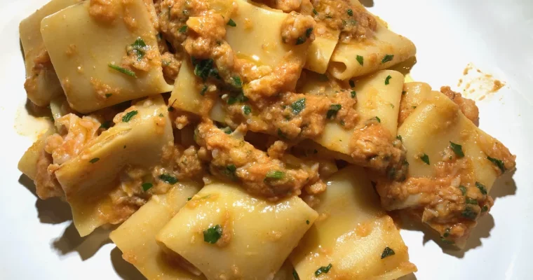 I paccheri con il ragù di scampi e di rana pescatrice