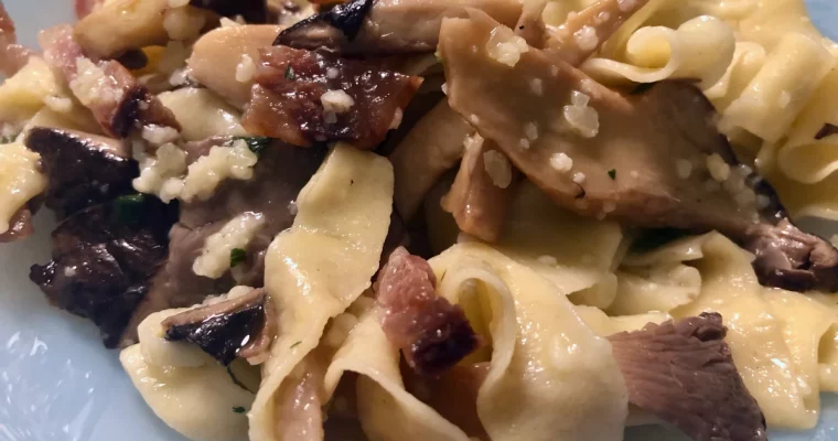 Le tagliatelle con i funghi cardoncelli e il guanciale affumicato