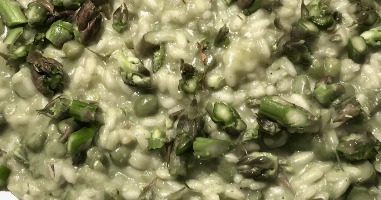 Il risotto con gli asparagi e i piselli