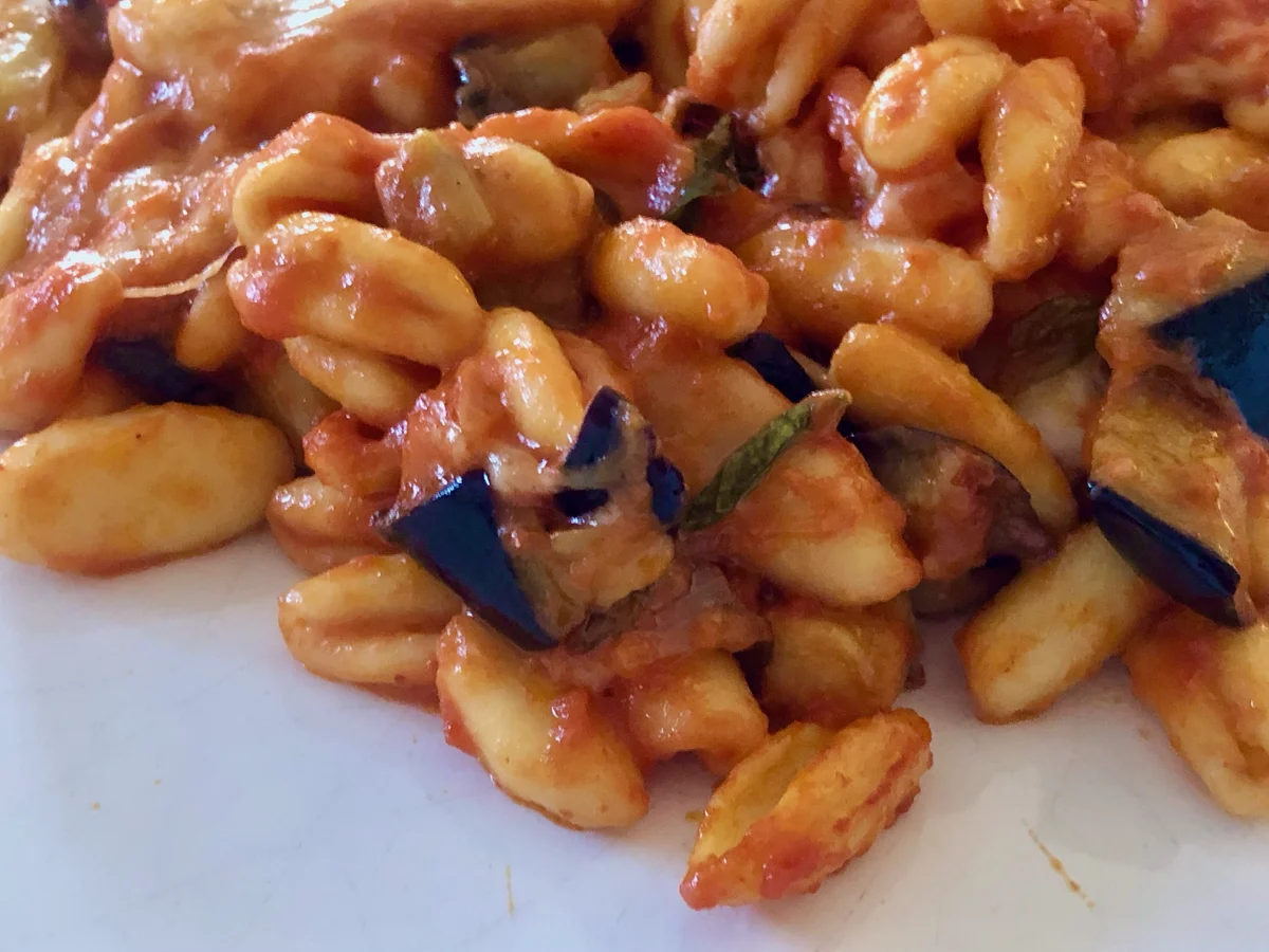 I cavatelli con le melanzane e il pomodoro