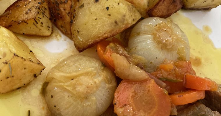 LE RICETTE AL TEMPO DEL #CORONAVIRUS Lo stracotto con le patate al forno #iorestoacasa