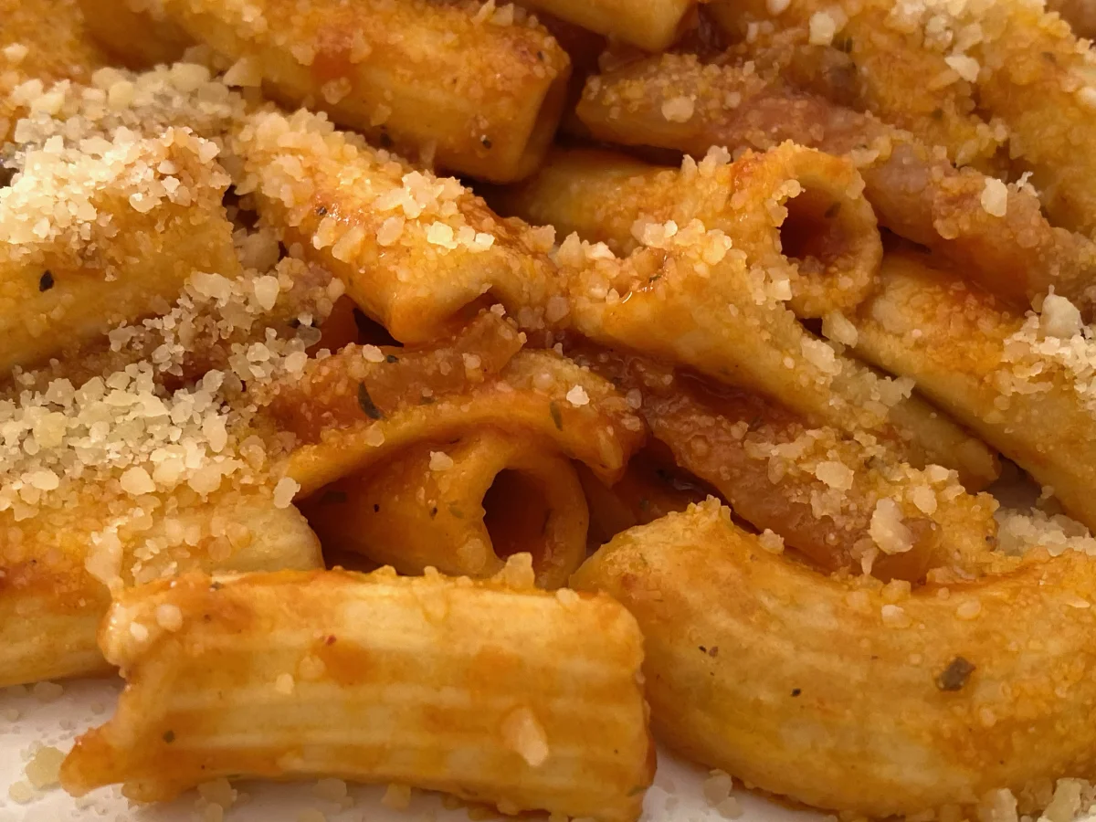 I maccheroni fatti in casa con il sugo all’amatriciana LE RICETTE AL TEMPO DEL #CORONAVIRUS